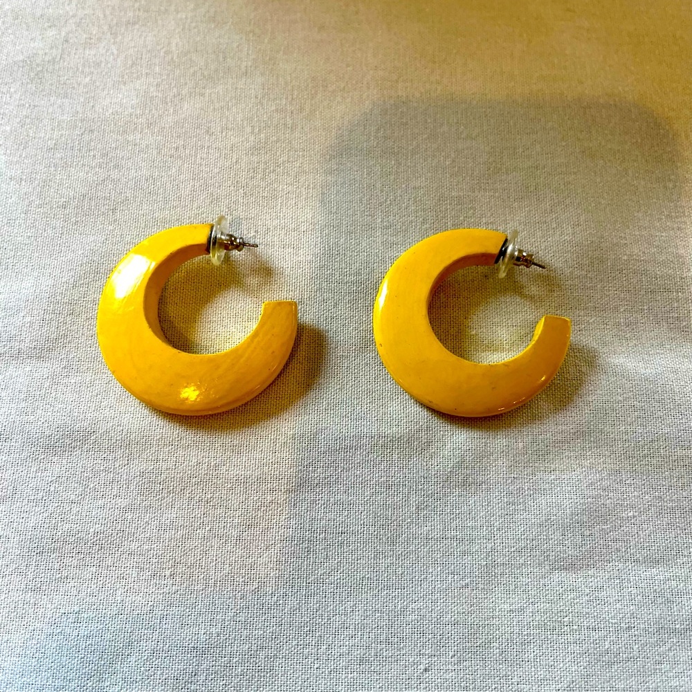 Vintage Wooden Yellow Hoop Earrings - Picture 3 of 16